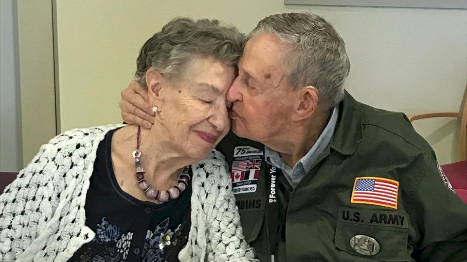 二戰烽火戀 美國老兵相隔75年重逢法籍女友