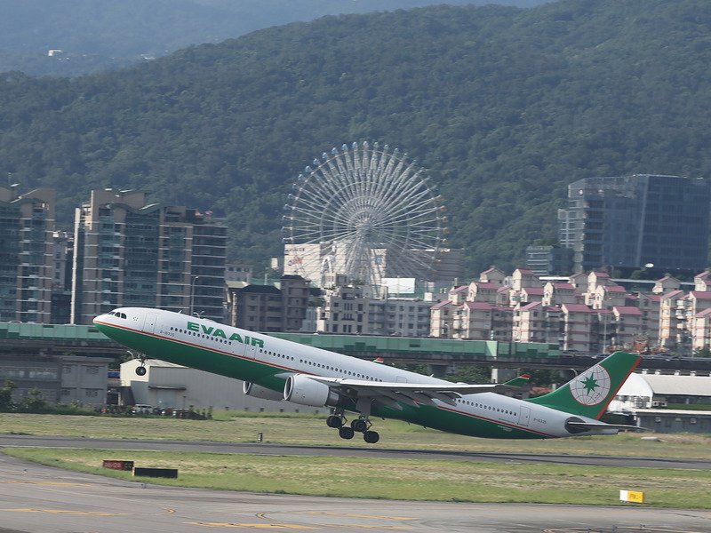 長榮航空班機20日恢復正常營運