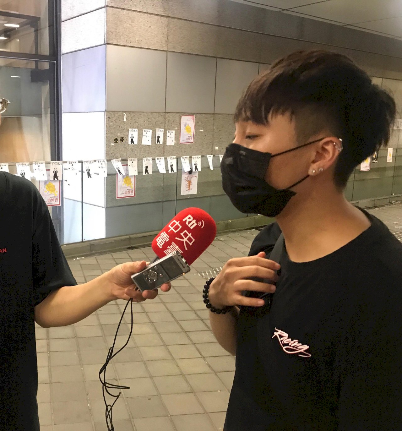七一歡慶回歸？　香港街頭口罩黑衣氣氛詭譎