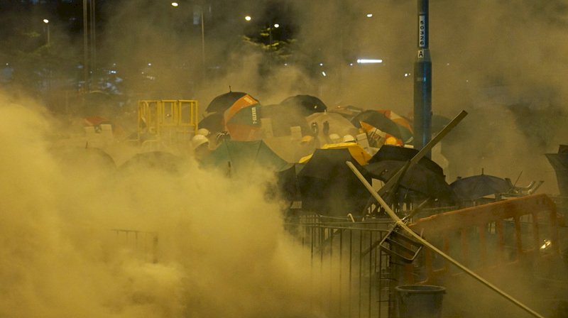 港府以催淚彈清場 郭譴責動用武器 韓盼和平落幕