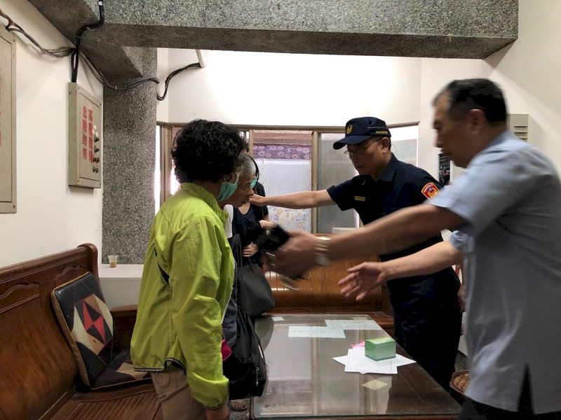 警重傷奮勇奪刀至最後一刻 警政署長哽咽不捨