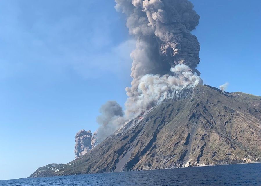 義大利斯特龍伯利島火山噴發 至少1死數傷