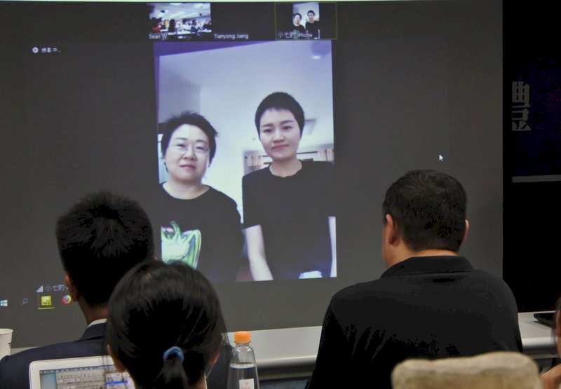 709律師妻王峭嶺赴美使館活動　半途遭警攔截