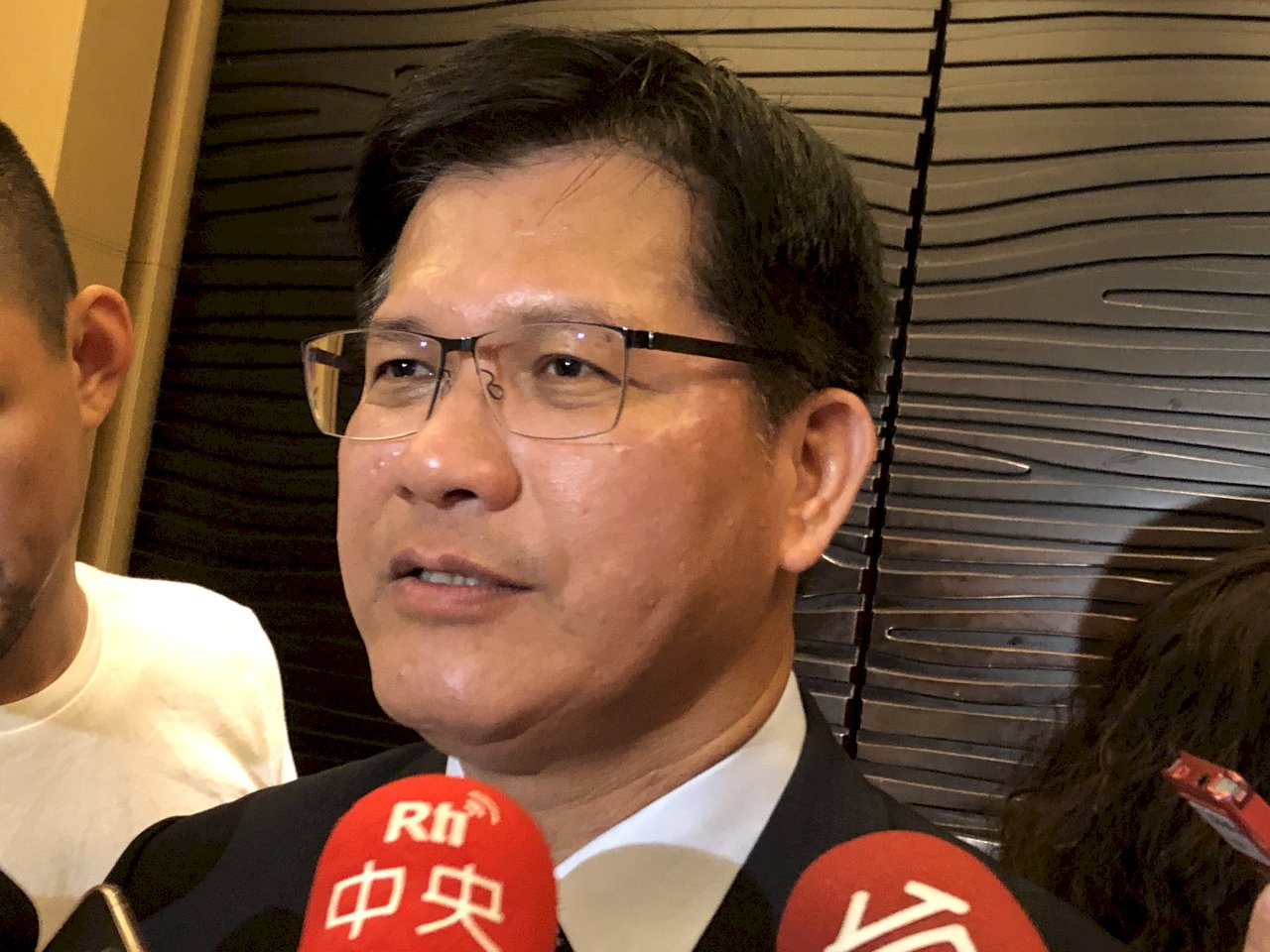 郭芷嫣遭長榮免職 交長尊重、工會將協助申覆