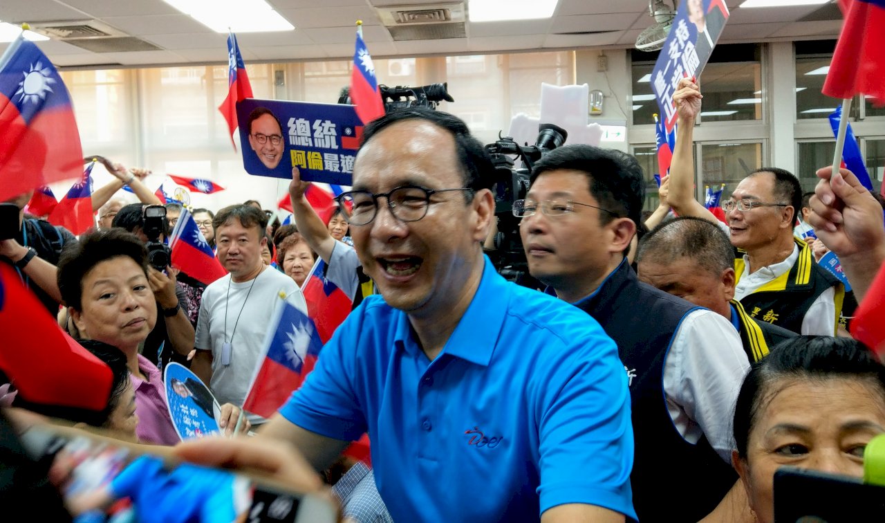民調最後衝刺 郭台銘遊街拜票 朱立倫造勢拚場