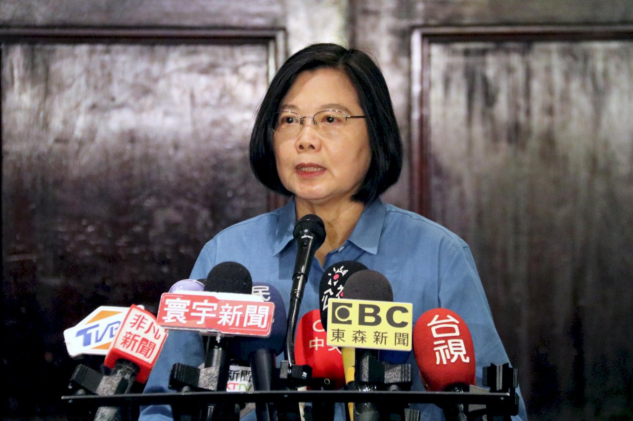 恭喜韓國瑜贏得初選 蔡總統：定全力以赴爭取勝利