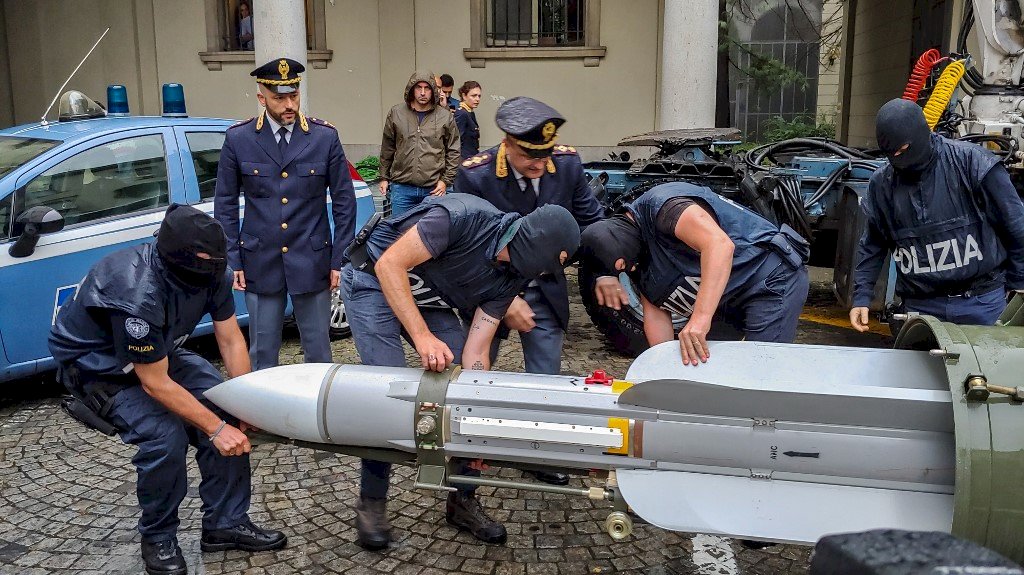 義大利警方突襲極右組織 查獲空對空飛彈