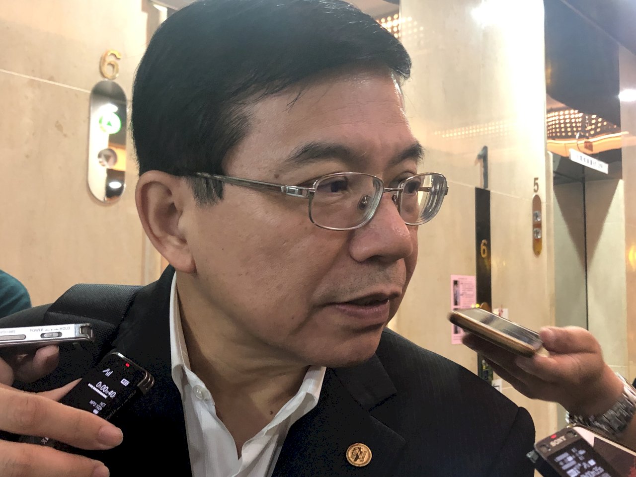 私菸案釐清真相優先 交通部暫不談謝世謙懲處