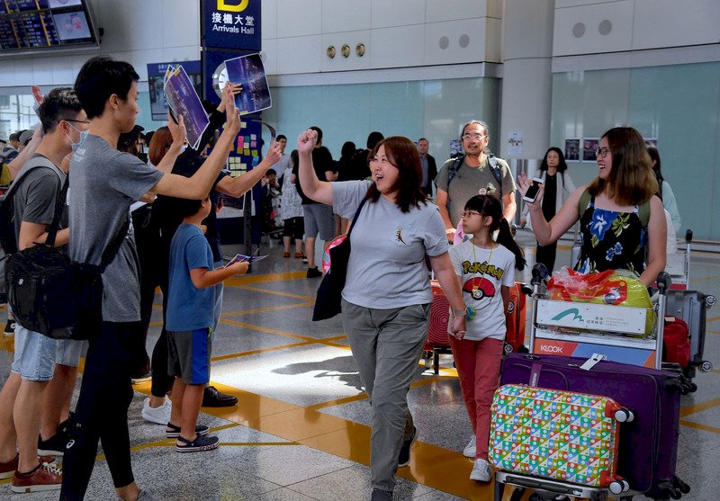 港航空界機場集會籲撤例 2500人參加
