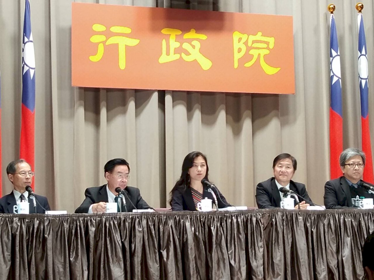 中國停自由行通行證 蘇揆：雞蛋早不放在同一籃子裡