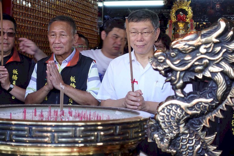 郭王柯鐵三角？柯文哲：兩極比較穩
