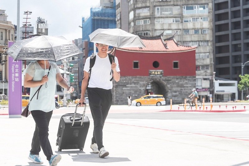 中南部留意局部豪大雨 北東高溫警戒