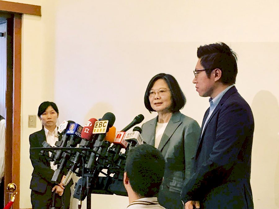 柯文哲批蔡身邊人都貪污 蔡總統：政治人物發言要有證據