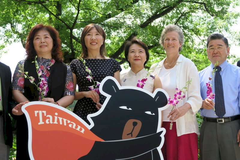 台灣蘭花連6年綻放紐約 勾起遊子鄉愁