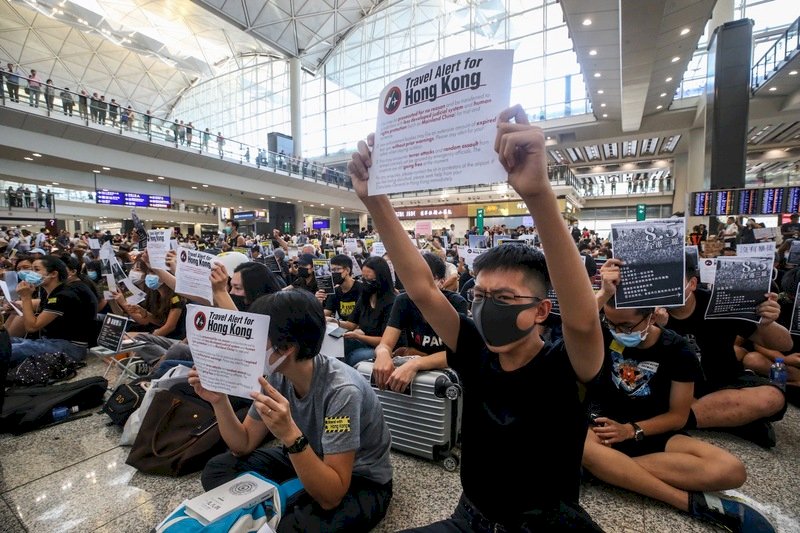 香港反送中機場集會 親北京工會反對