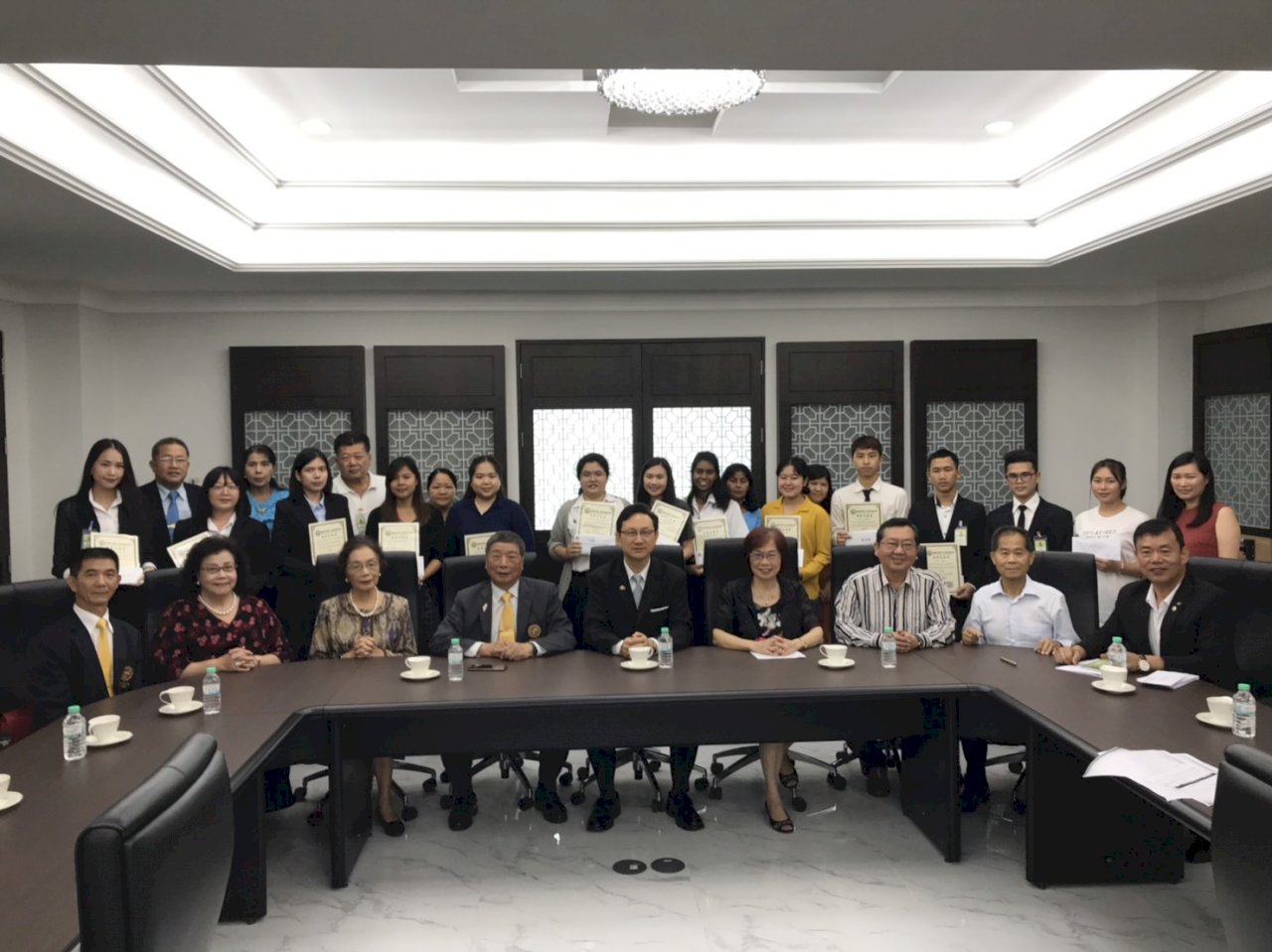 泰國台灣之友慈善基金會頒獎學金 12名泰生與僑生獲獎