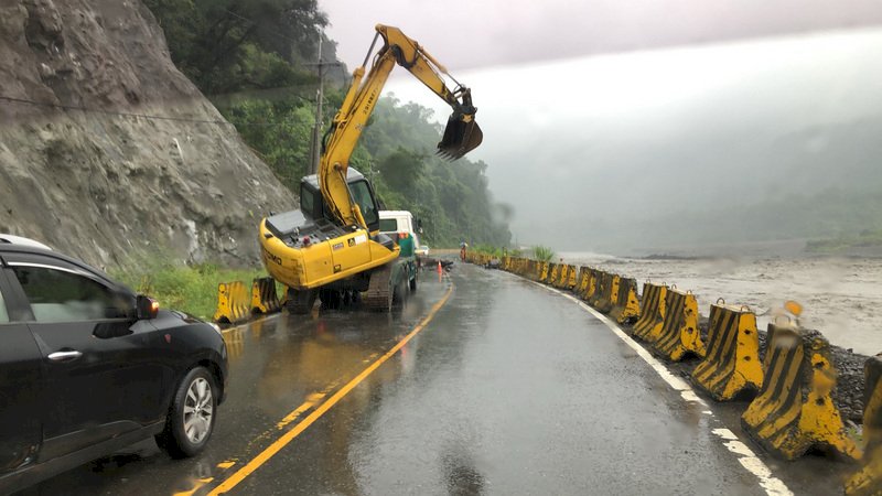 高雄桃源間歇大雨土石流警戒 有零星落石