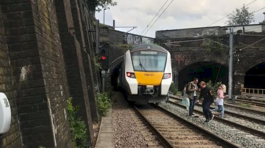 英國大規模停電 交通大亂波及百萬人