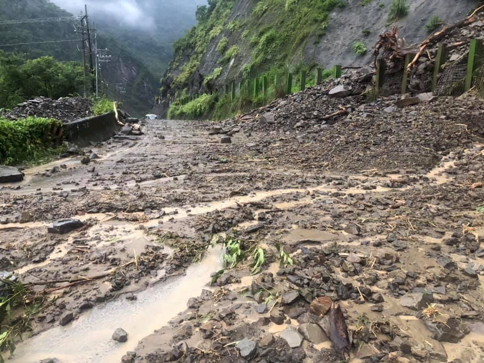 高雄山區大雨落石土石流警戒 那瑪夏停班停課