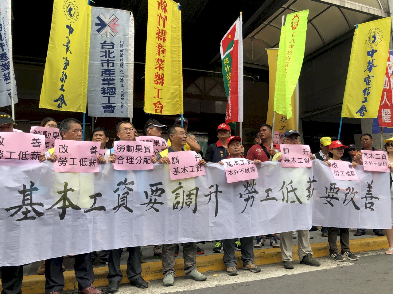「台商不是要回流？」勞團批資方凍漲基本工資沒道理