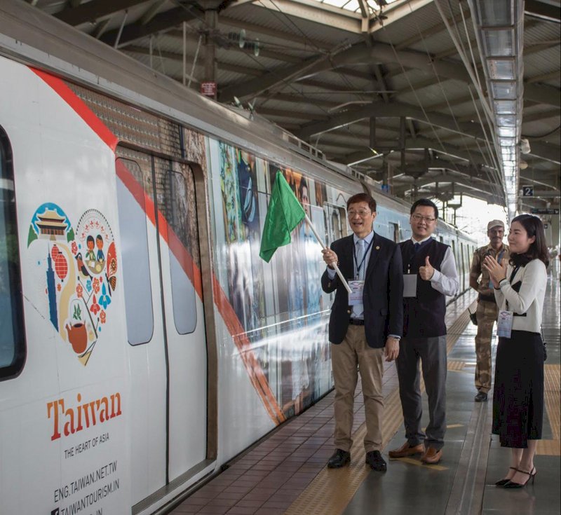 台灣觀光彩繪捷運列車首次穿梭孟買 迴響熱烈