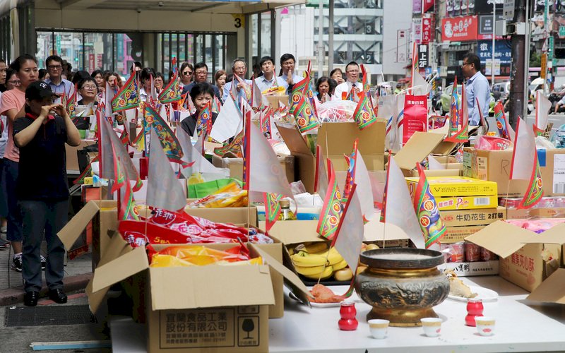 兩岸的比較：關於鬼神宗教與法律的關係