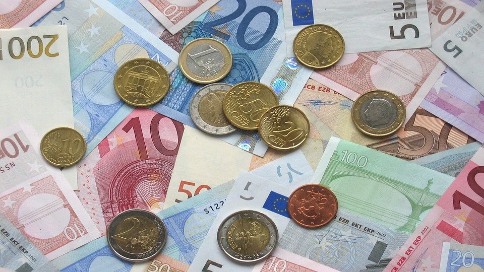 歐盟最新預測：2024經濟成長1%、通膨降至2.7%