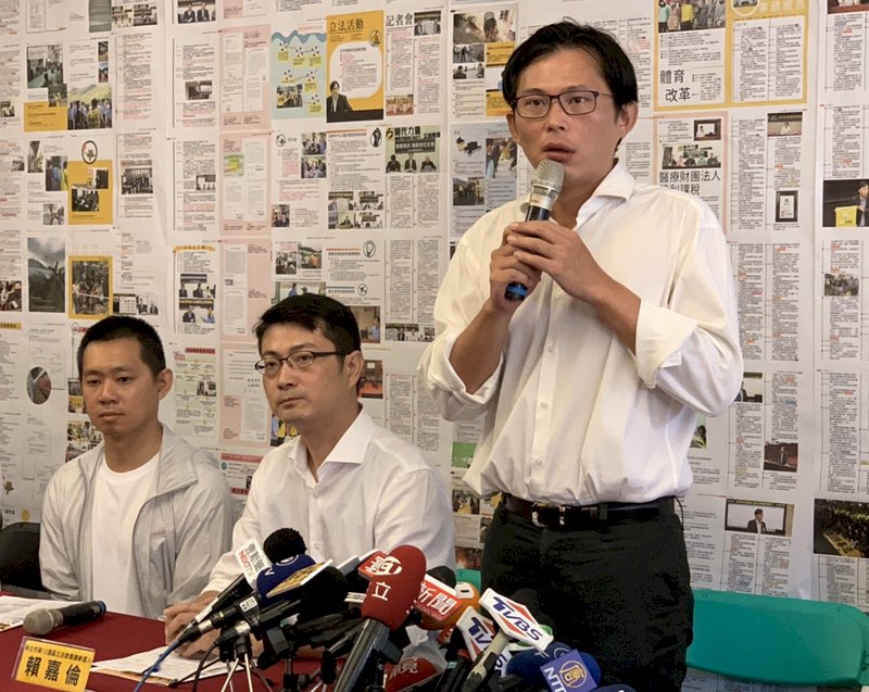 賴嘉倫提名案送至黨中央 黃國昌：尚未同意列不分區