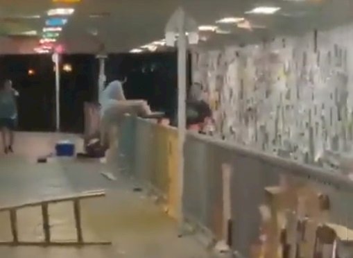 疑因反送中意見相左 港發生砍人事件