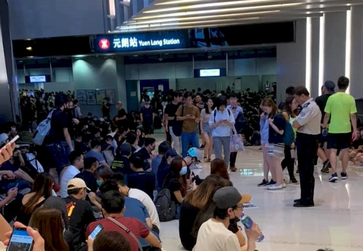 香港反送中現衝突 示威者元朗挑戰警方