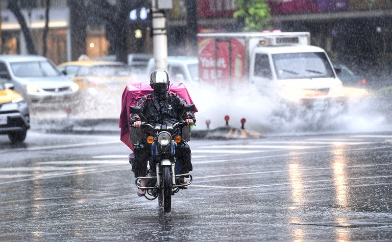 午後留意局部大雷雨 西南沿海防海水倒灌