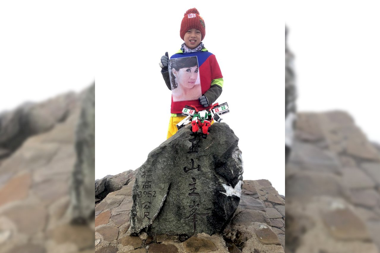 離天國的媽媽更近一點 8歲男童登頂玉山