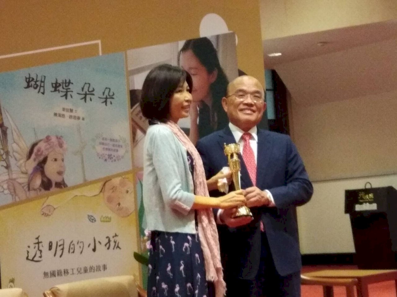兒童文學作家幸佳慧罹癌 蘇揆提前頒金鼎獎