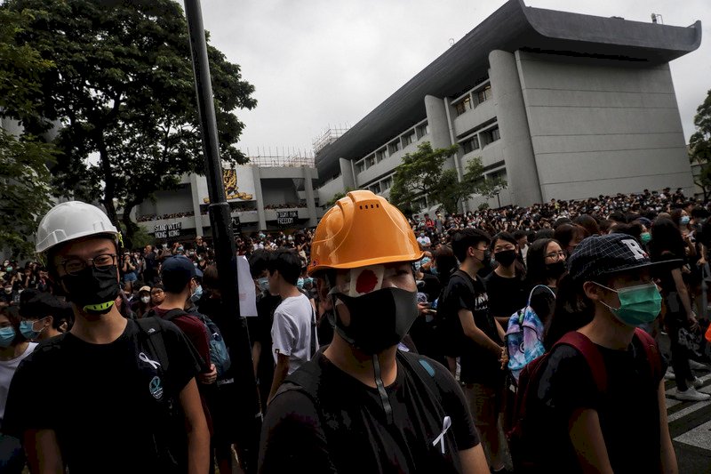 不甩林鄭撤例 反送中號召7日癱瘓香港機場