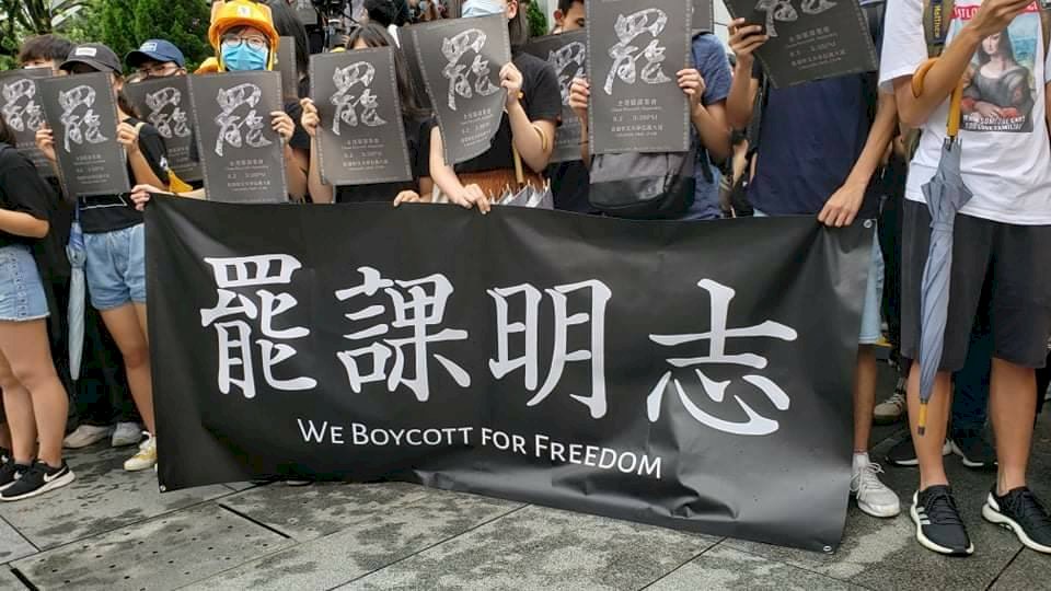 港大學生會署理會長遇襲後 憂安全辭職離港