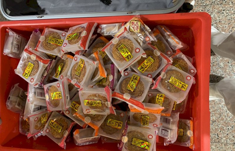 自中國攜豬肉月餅返台 3人各重罰20萬