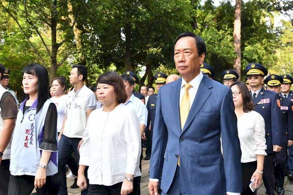 訪嘉義地方人士 郭台銘喊話：誰經濟做得好 就讓誰來做