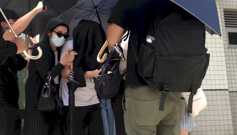 涉向港警丟石頭 東華大學李倩瑩獲准交保留學波蘭