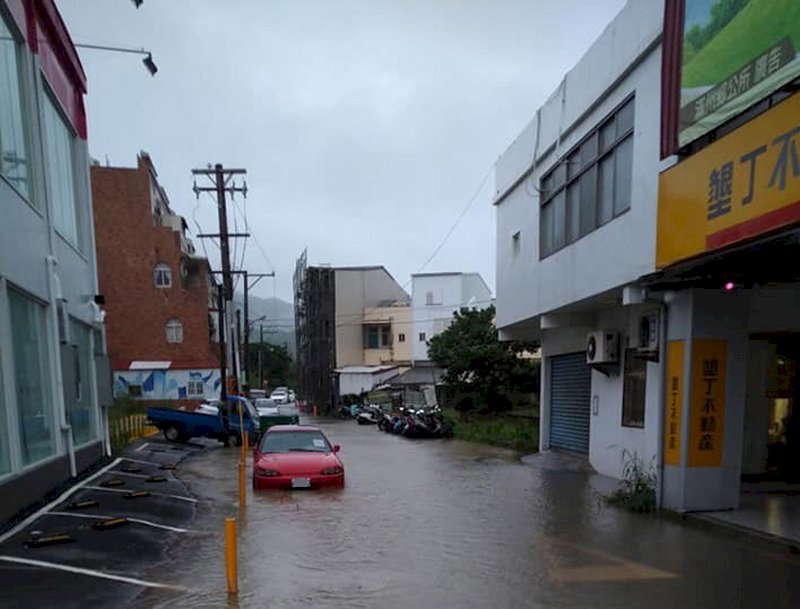 恆春半島下暴雨  低窪區一度積水