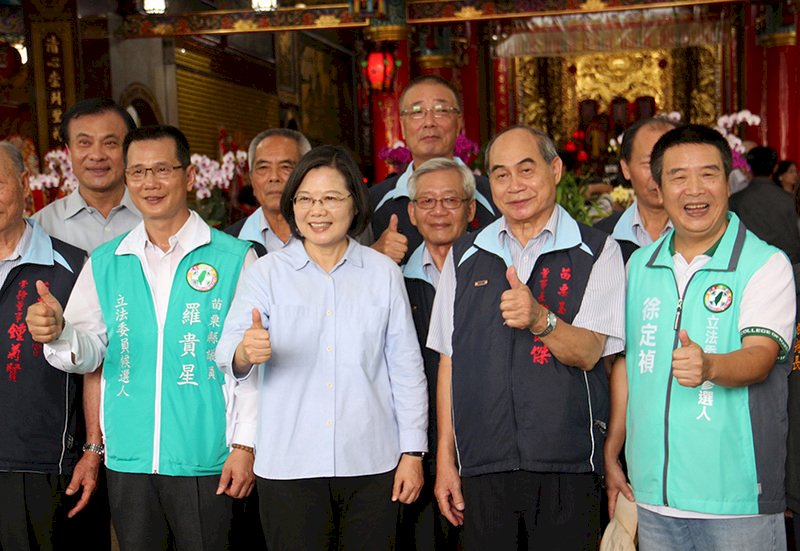 蔡總統談兩岸政策 不冒進不挑釁不輕易退讓