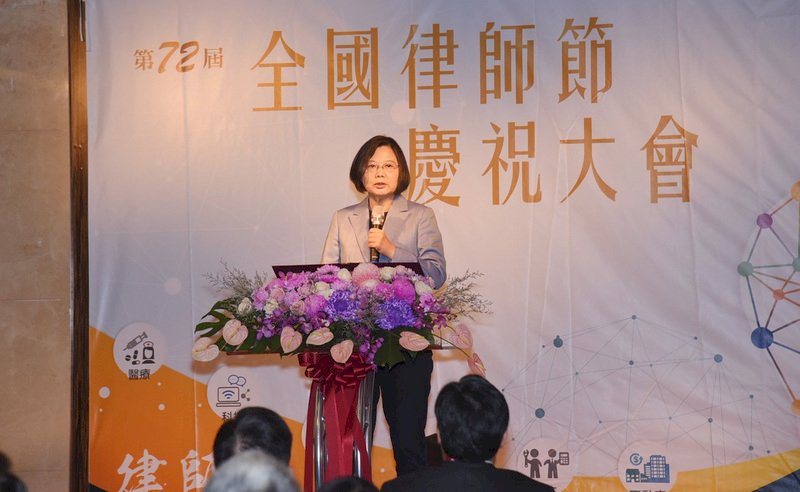 總統盼律師界攜手 促律師法修正案通過