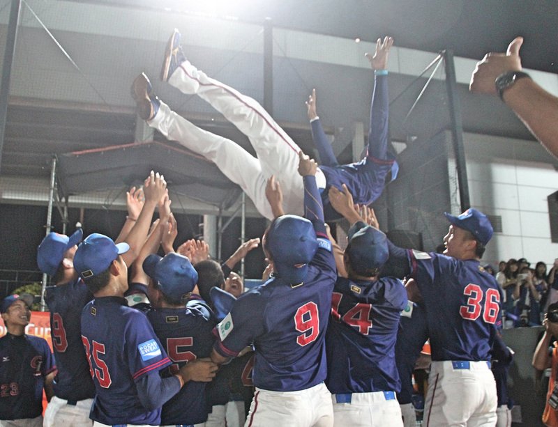 U18世界盃奪冠 蔡總統為青棒國手喝采