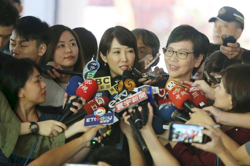 郭台銘參選連署需逾28萬份 中選會：秋節連假也受理登記