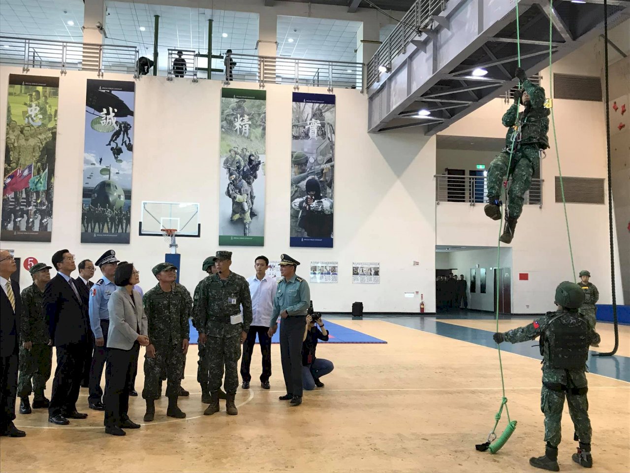 視導戰技操課 蔡總統慰勉陸軍特指部