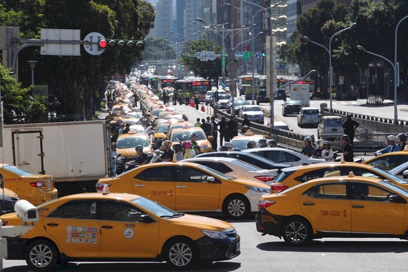 交通部：計程車行若非法掩護白牌車 &nbsp;重罰廢照