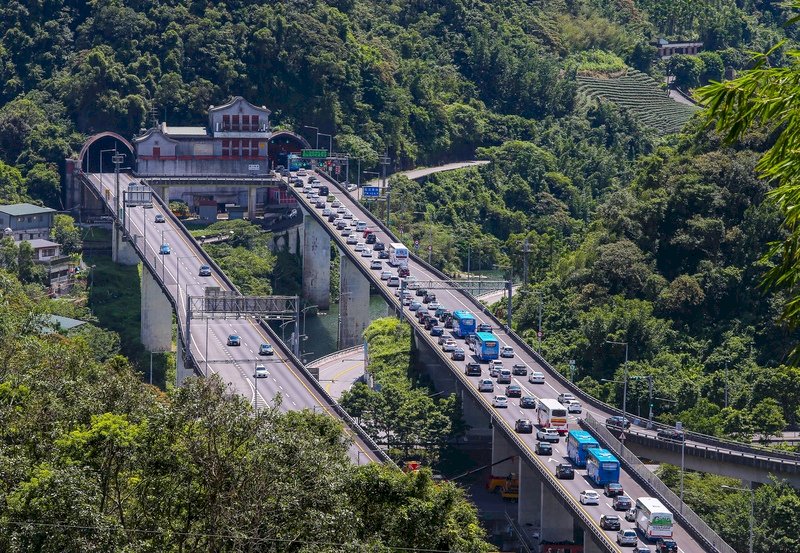 出遊加北返車流 國道10路段恐壅塞