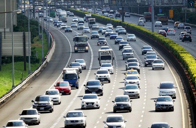 中秋連假將收假 估國道15日北上車潮多1.5倍