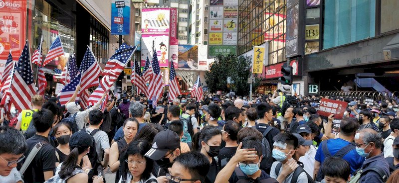不理警方禁制 港人展開915遊行