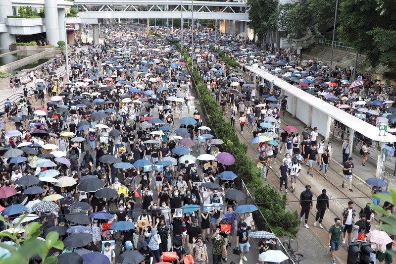 「反送中」示威一百天　港人持續「逛街」