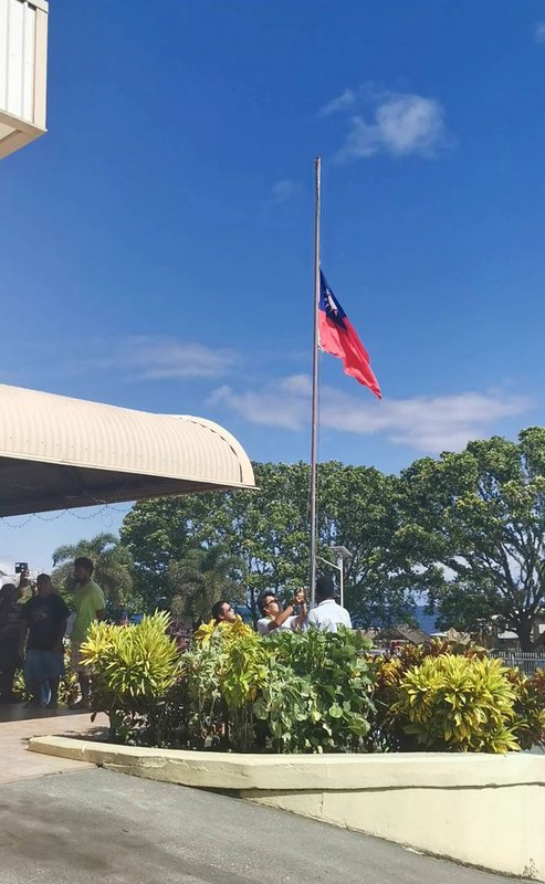 中華民國駐索羅門大使館降旗關館 氣氛悲傷